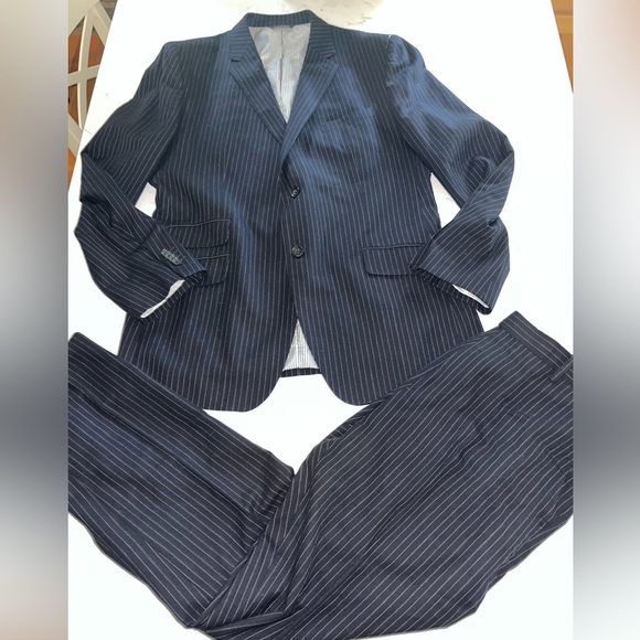 Banana republic Navy Pinstripe 2 Piece Wool Suit Jacket 48 r pants 36 X 33 - Picture 1 of 8